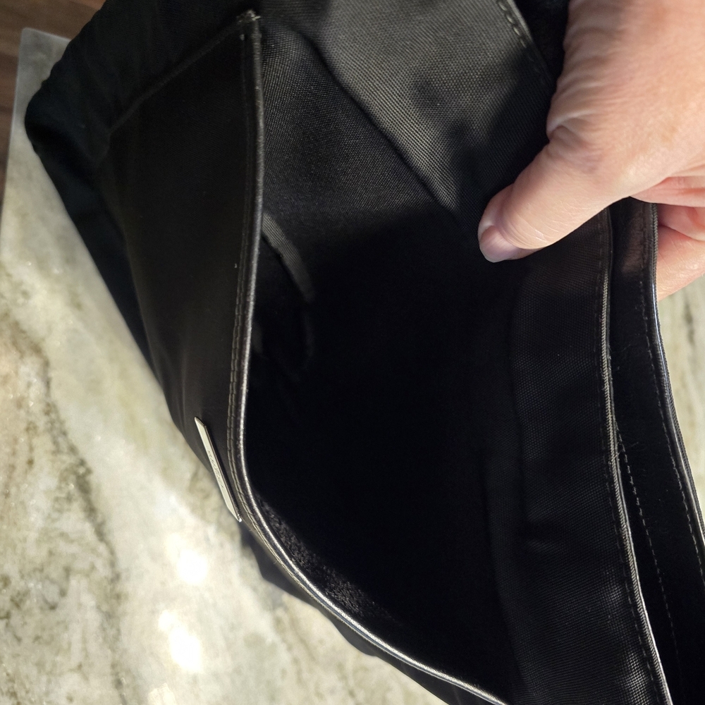 Gucci Black Crossbody Messenger Bag. - Picture 6 of 7